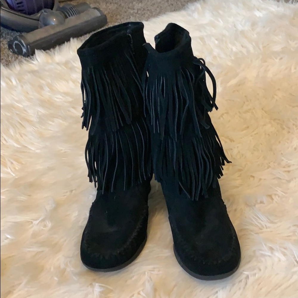 Minnetonka suede wedge fringe bootie